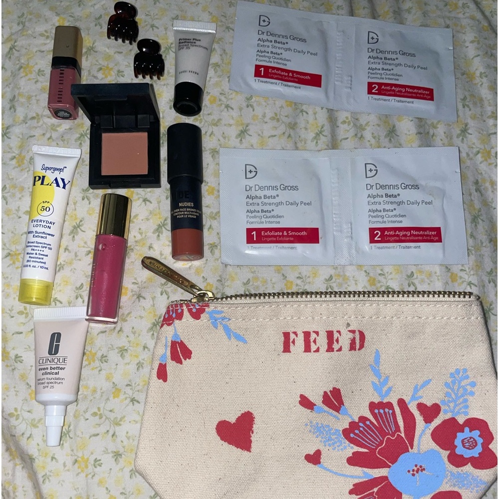Mini makeup comes with makeup bag